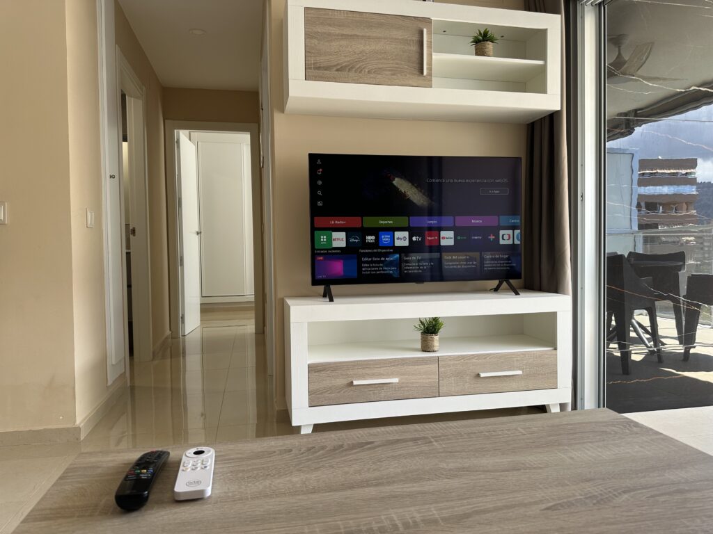 OLED TV v Edificio Miramar