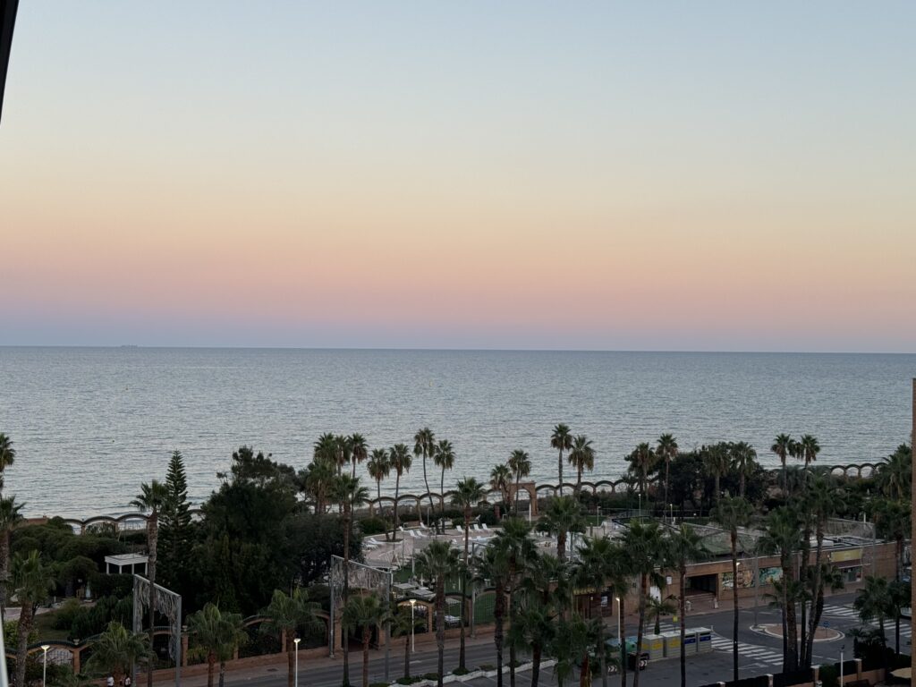 Západ slunce nad mořem z Edificio Miramar, Marina D'or, Oropesa del Mar