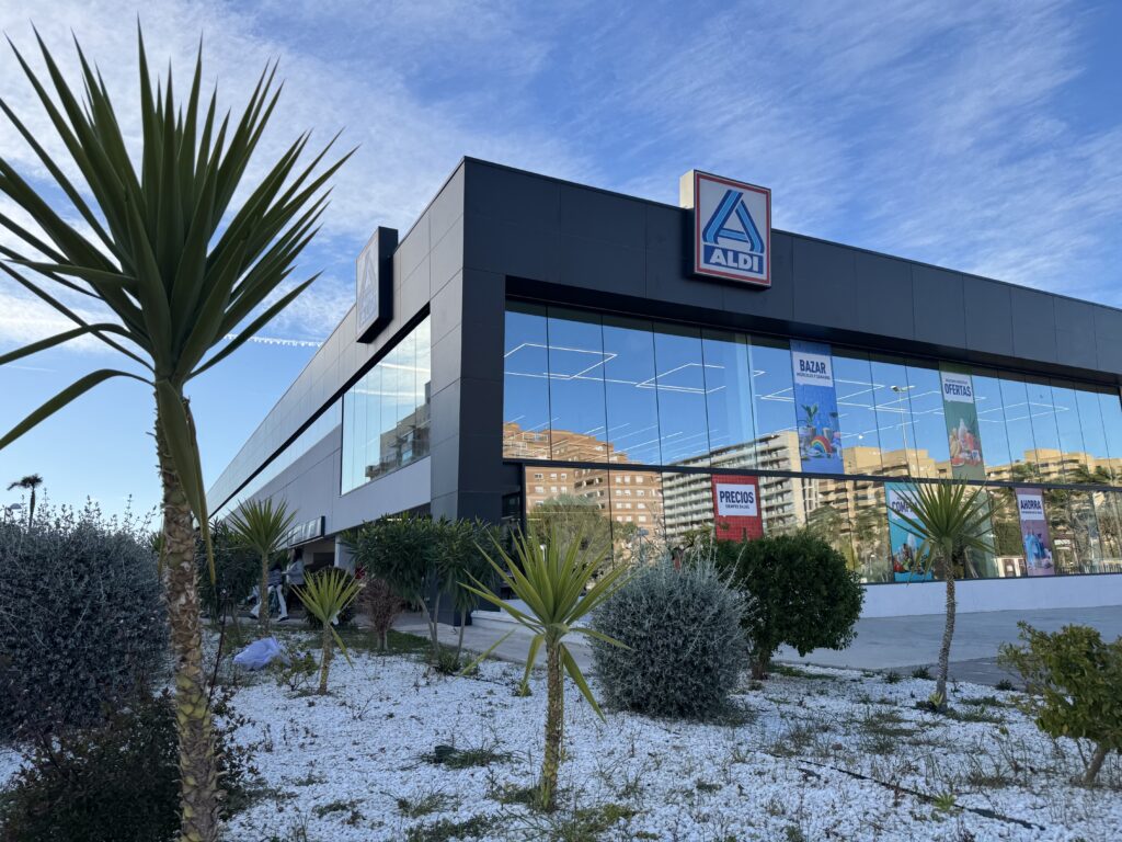 Aldi kousek od apartmánu
