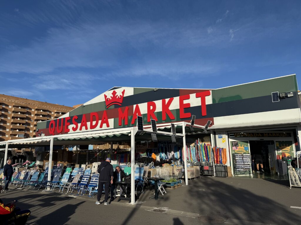 Quesada market - vše na pláž